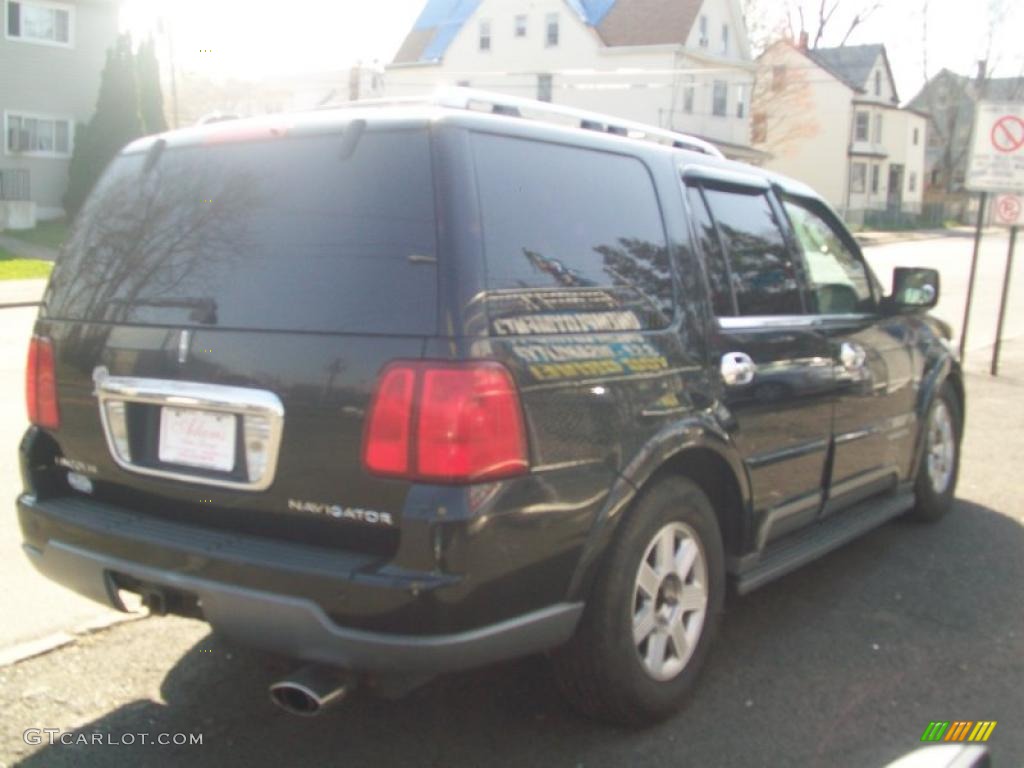 2003 Navigator Luxury 4x4 - Black / Light Parchment photo #3