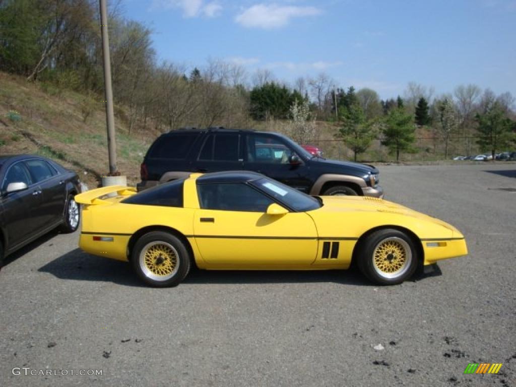 1986 Corvette Coupe - Yellow / Black photo #2