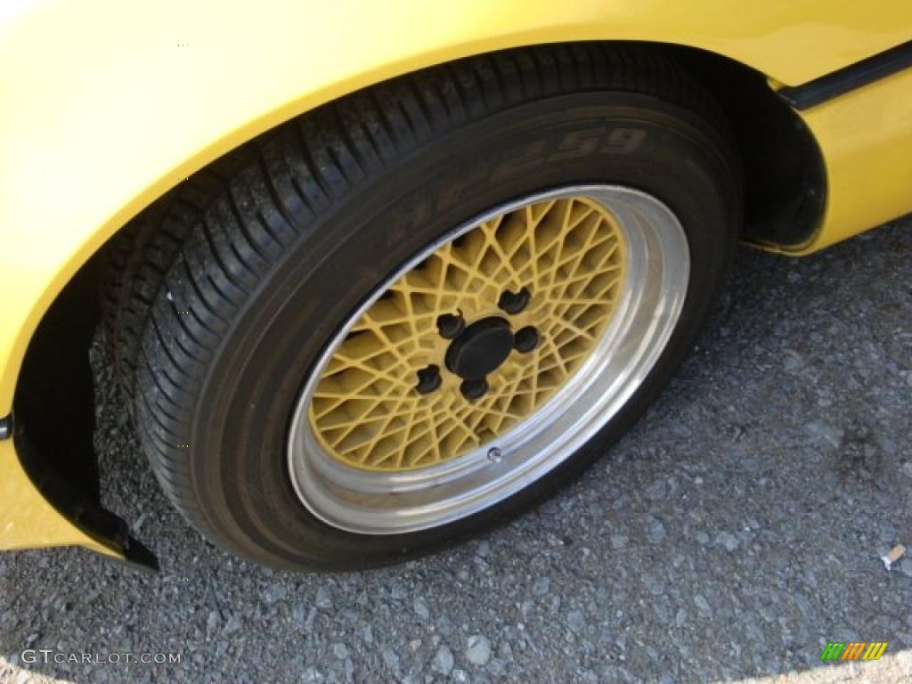 1986 Corvette Coupe - Yellow / Black photo #7