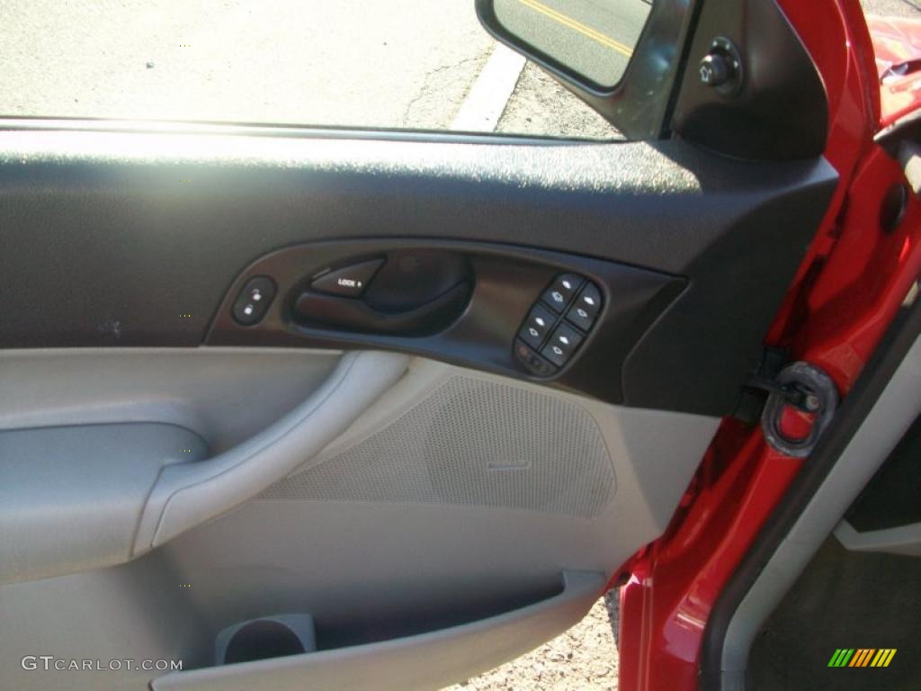 2006 Focus ZX4 SES Sedan - Infra-Red / Dark Pebble/Light Pebble photo #7