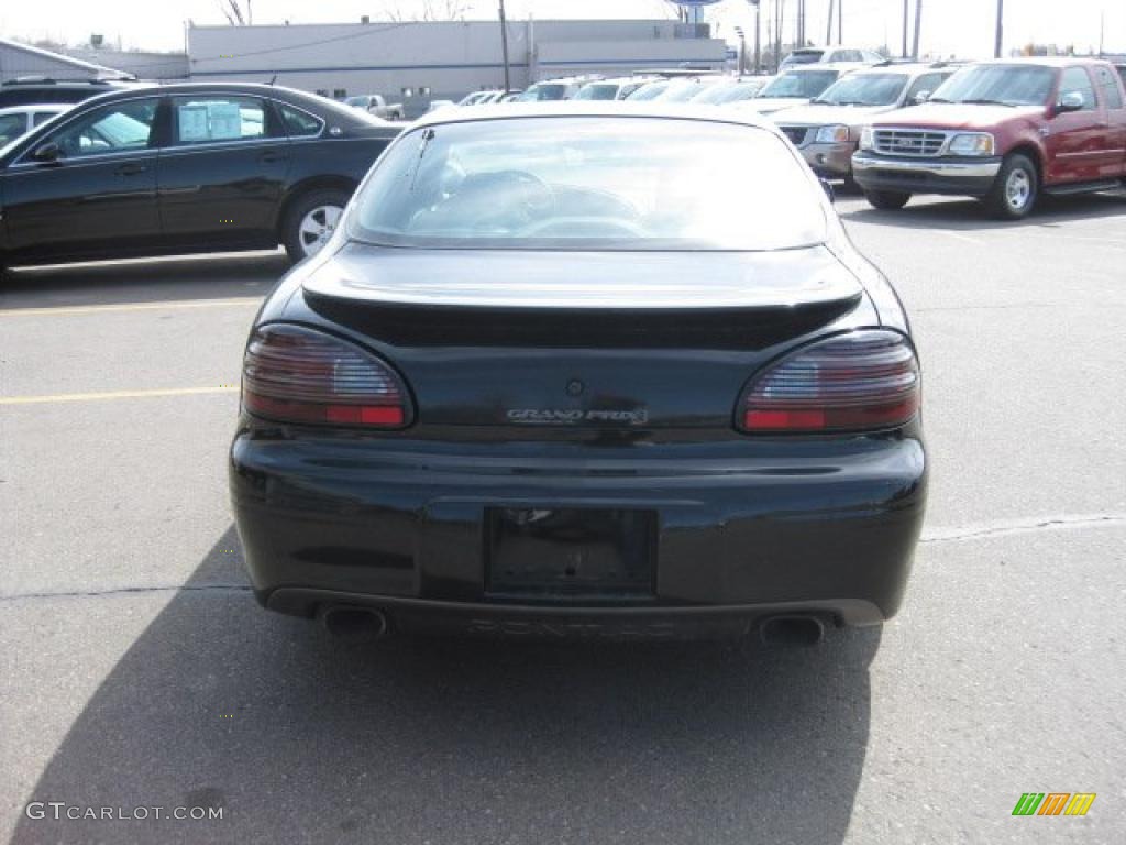 2002 Grand Prix GT Sedan - Black / Graphite photo #4