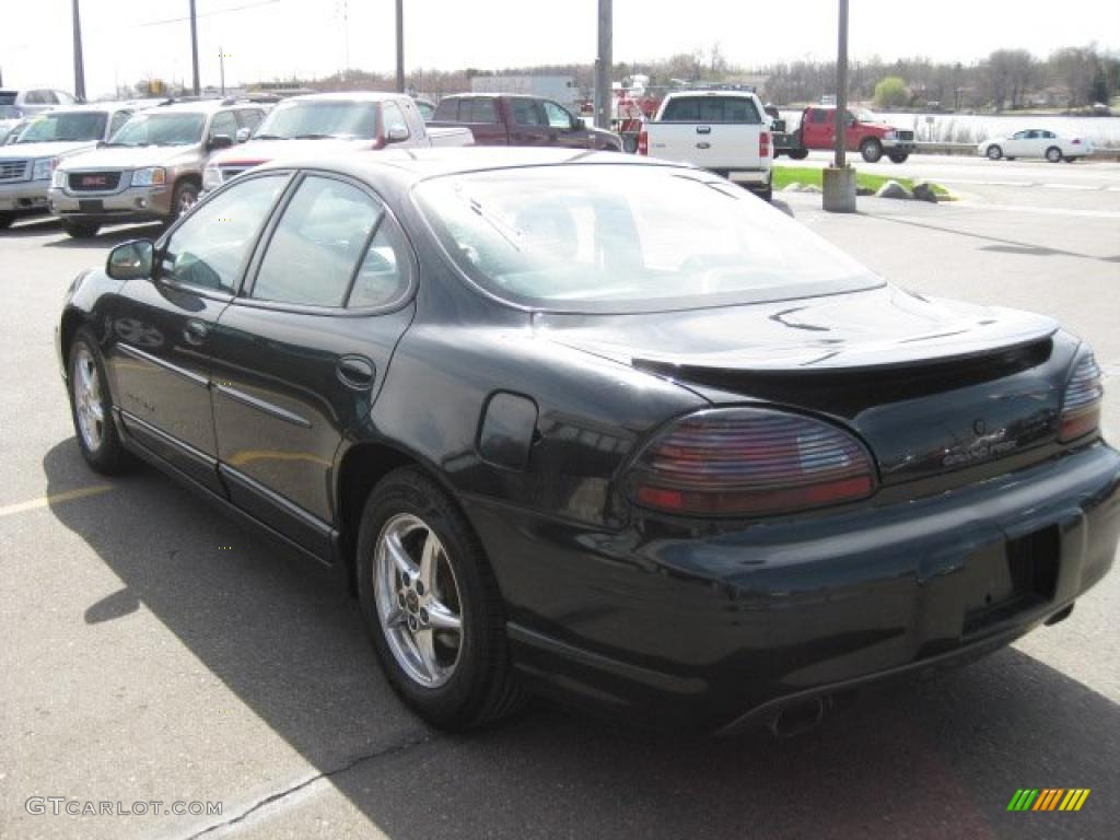 2002 Grand Prix GT Sedan - Black / Graphite photo #5