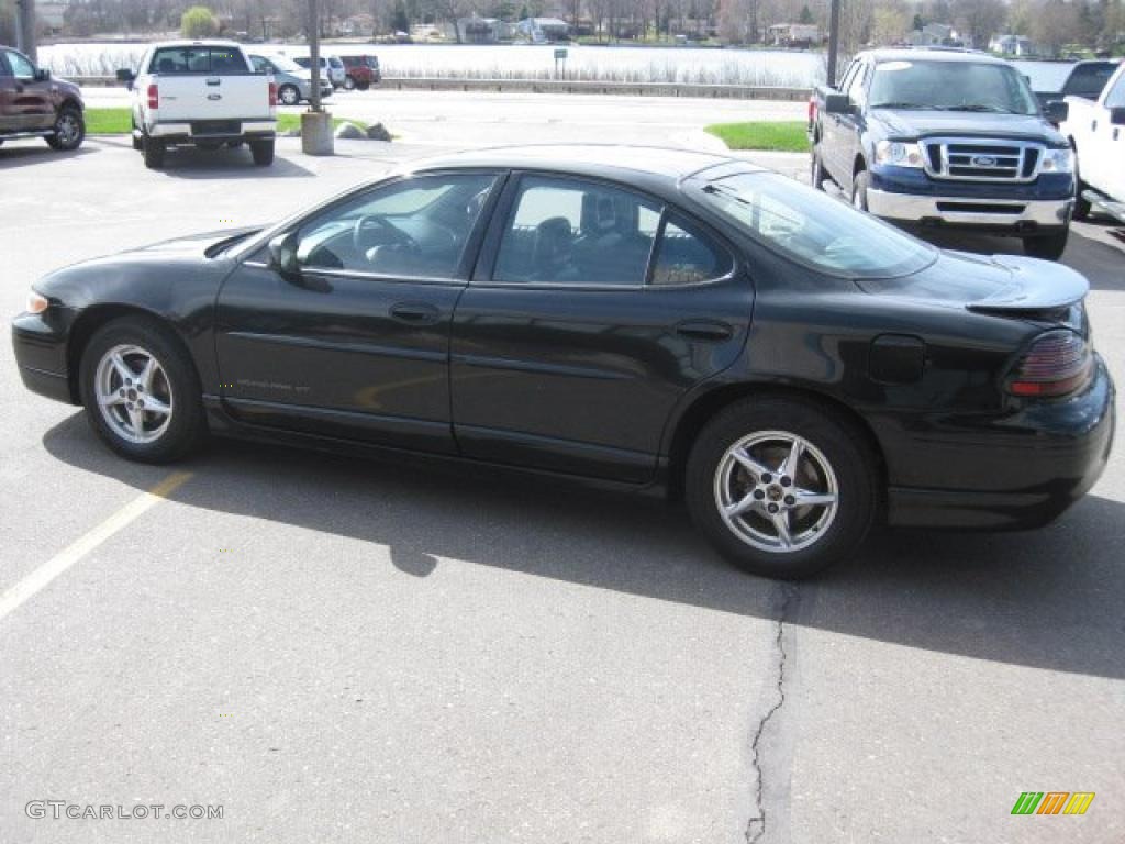 2002 Grand Prix GT Sedan - Black / Graphite photo #6