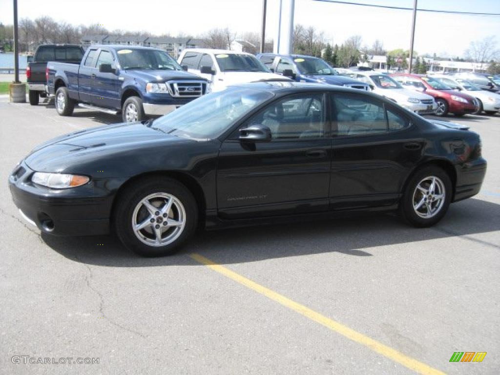 2002 Grand Prix GT Sedan - Black / Graphite photo #7
