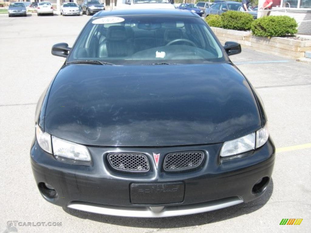 2002 Grand Prix GT Sedan - Black / Graphite photo #9