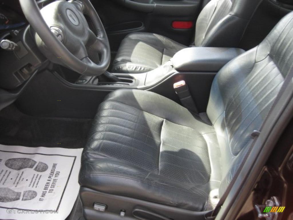 2002 Grand Prix GT Sedan - Black / Graphite photo #20