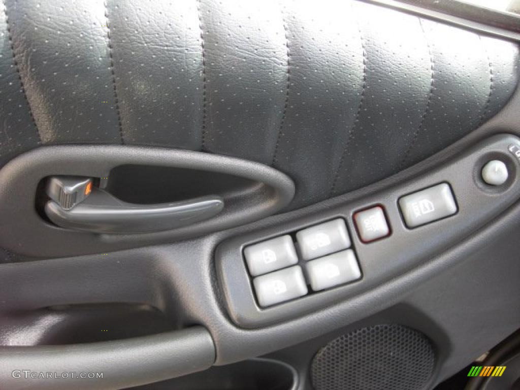 2002 Grand Prix GT Sedan - Black / Graphite photo #23