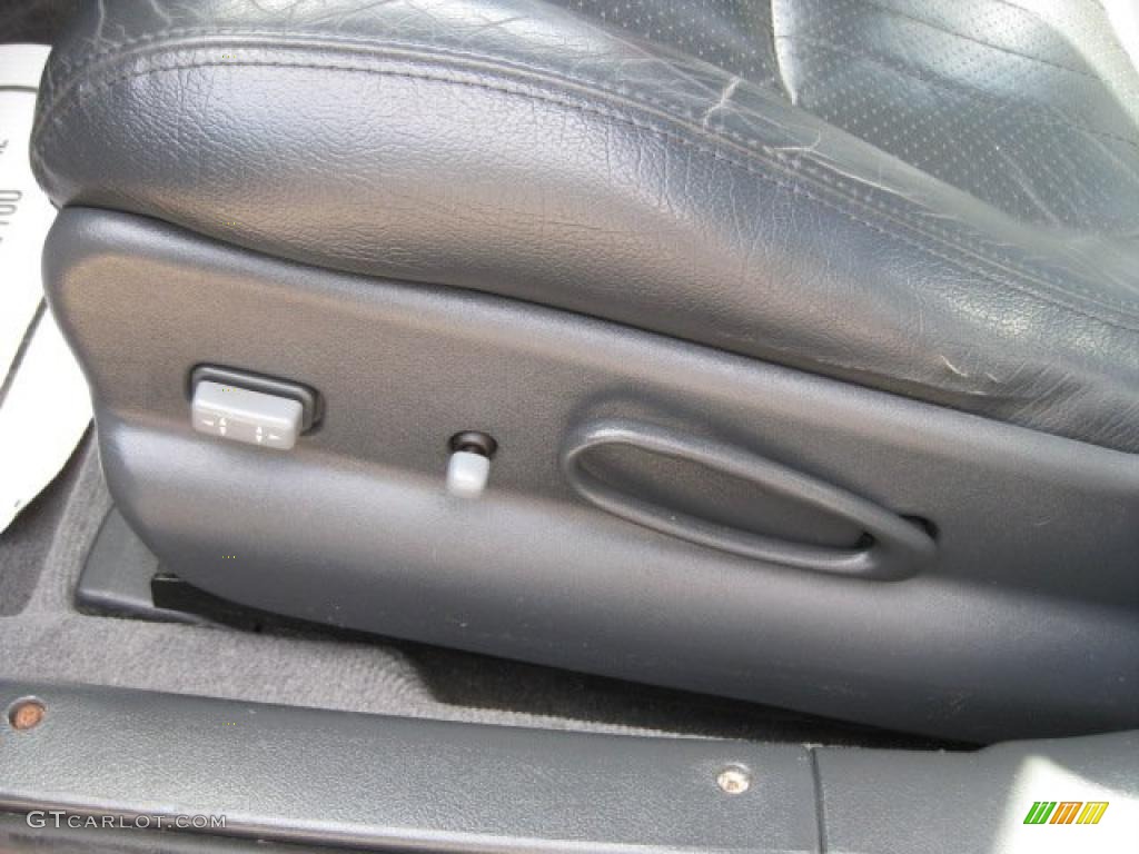 2002 Grand Prix GT Sedan - Black / Graphite photo #24