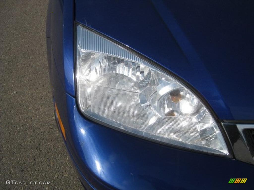 2006 Focus ZX5 SES Hatchback - Sonic Blue Metallic / Charcoal/Light Flint photo #12