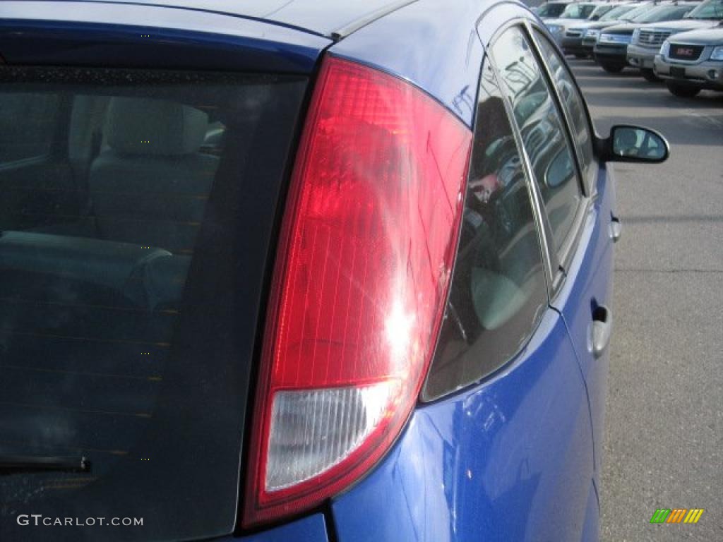 2006 Focus ZX5 SES Hatchback - Sonic Blue Metallic / Charcoal/Light Flint photo #14