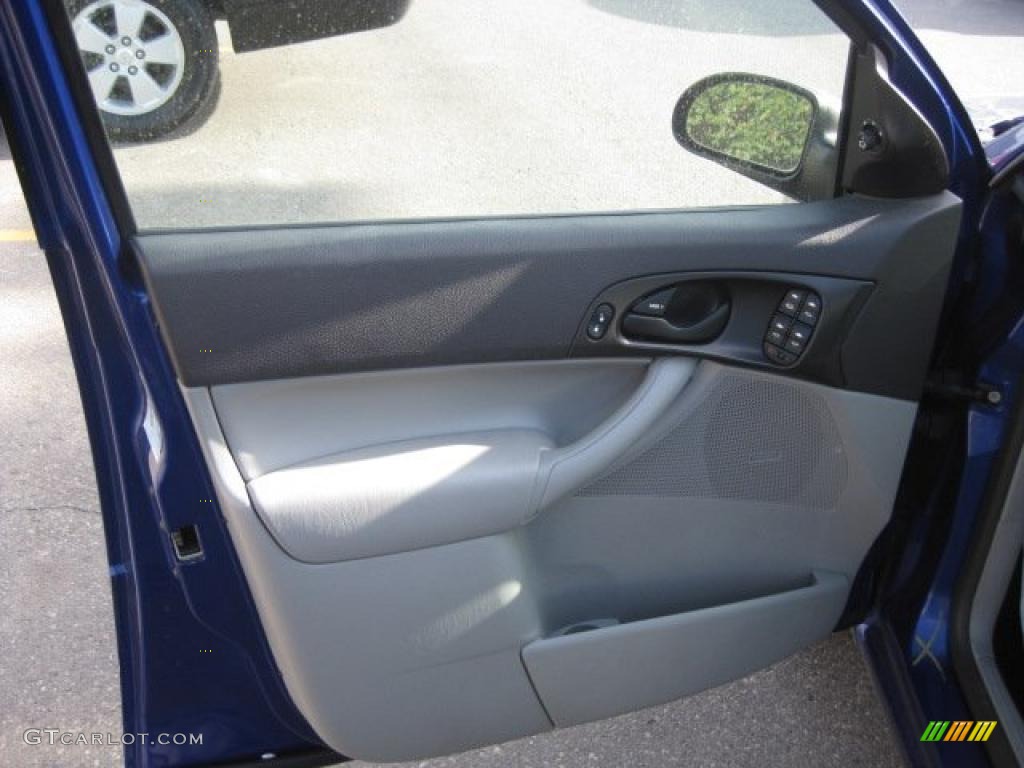 2006 Focus ZX5 SES Hatchback - Sonic Blue Metallic / Charcoal/Light Flint photo #19