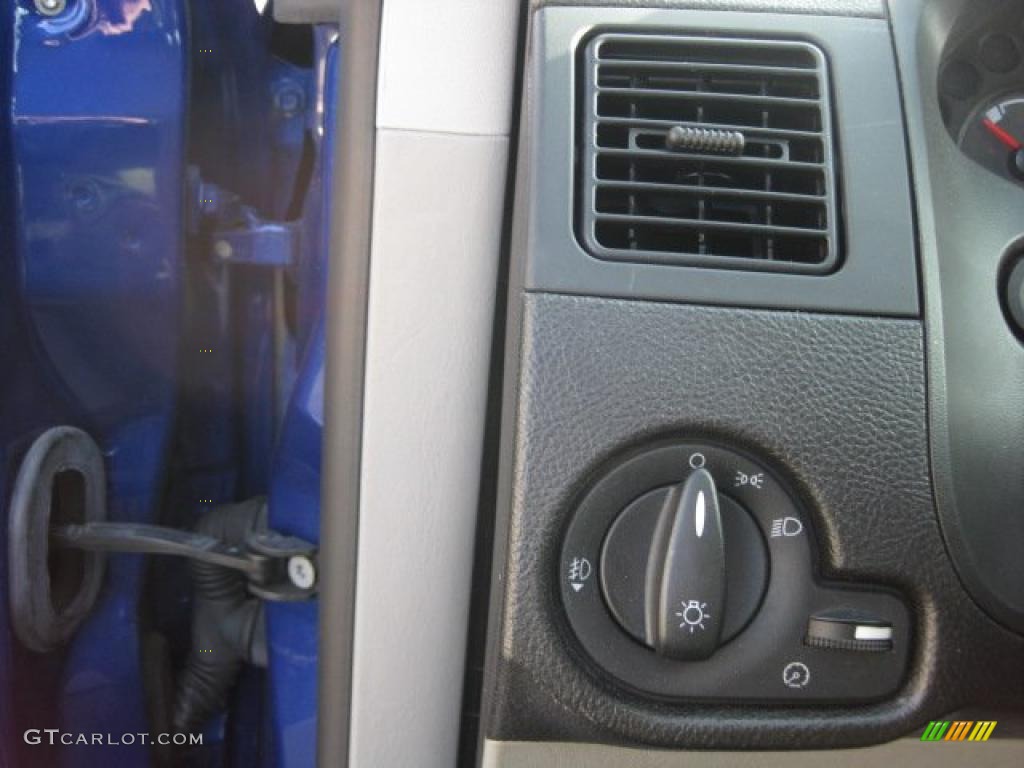 2006 Focus ZX5 SES Hatchback - Sonic Blue Metallic / Charcoal/Light Flint photo #22