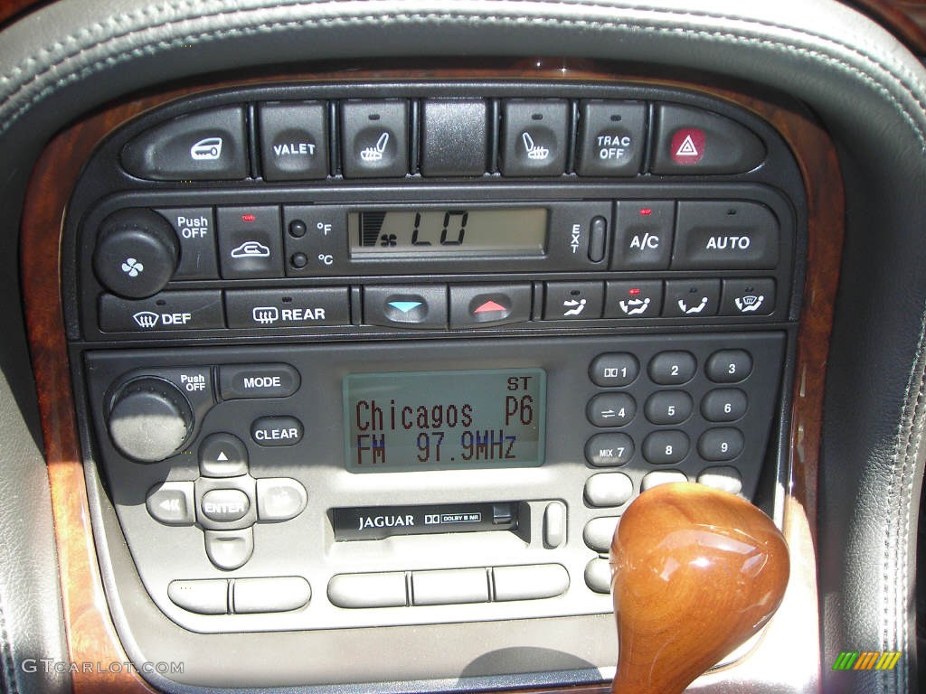 2001 Jaguar XJ XJR Controls Photo #28146