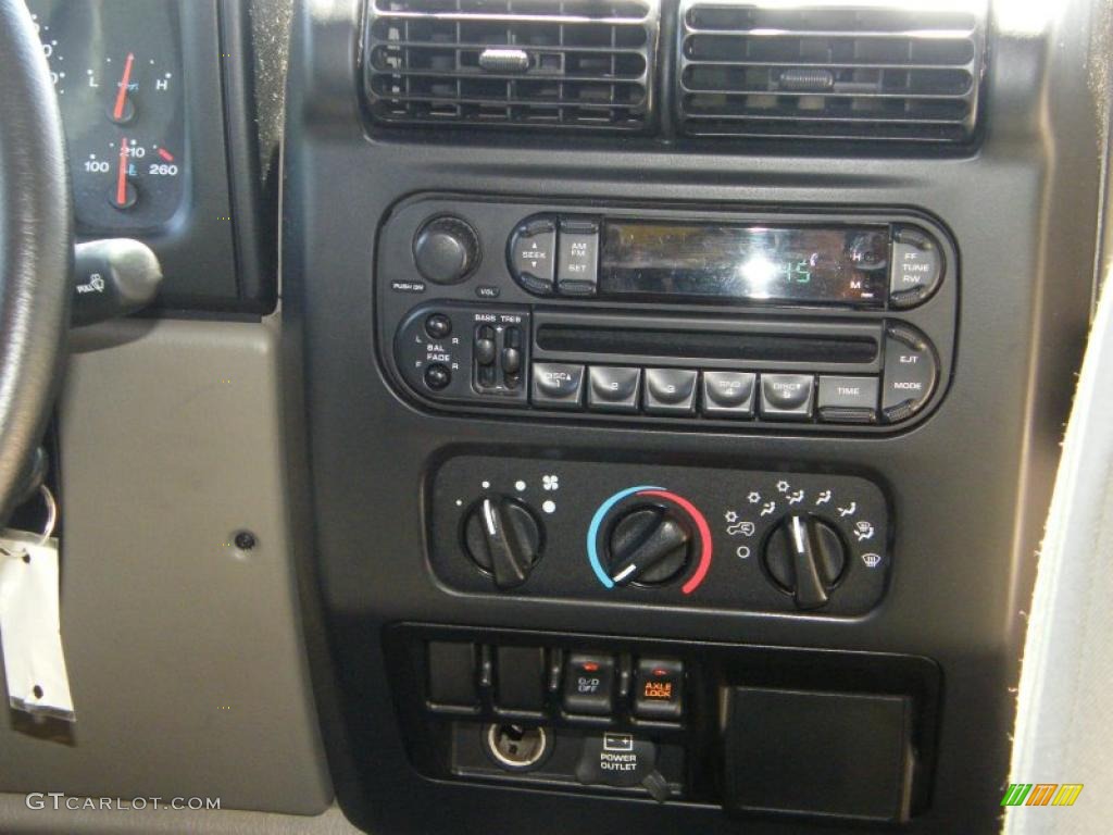 2004 Wrangler Rubicon 4x4 - Stone White / Dark Slate Gray photo #23