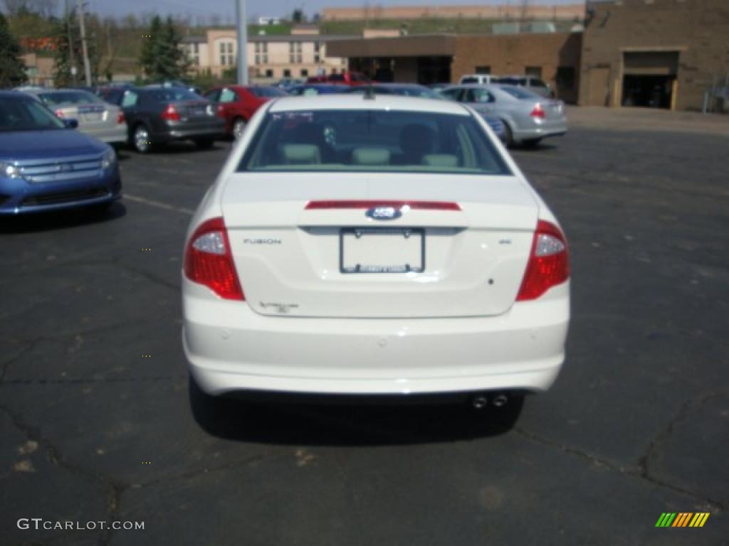 2010 Fusion SE - White Platinum Tri-coat Metallic / Medium Light Stone photo #4