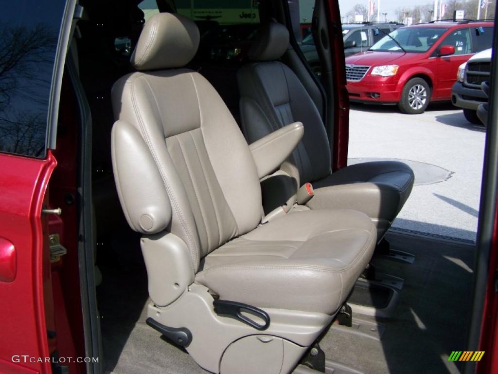 2003 Town & Country LXi - Inferno Red Pearl / Taupe photo #13