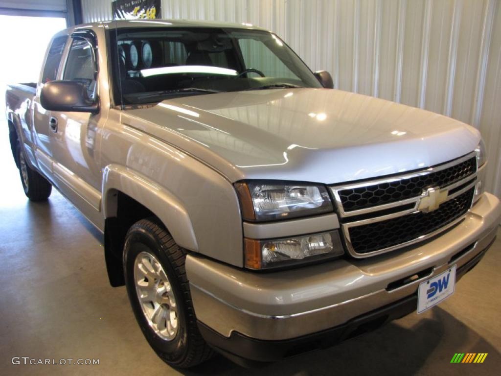 2006 Silverado 1500 Z71 Extended Cab 4x4 - Silver Birch Metallic / Dark Charcoal photo #1