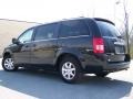 2008 Brilliant Black Crystal Pearlcoat Chrysler Town & Country Touring  photo #3