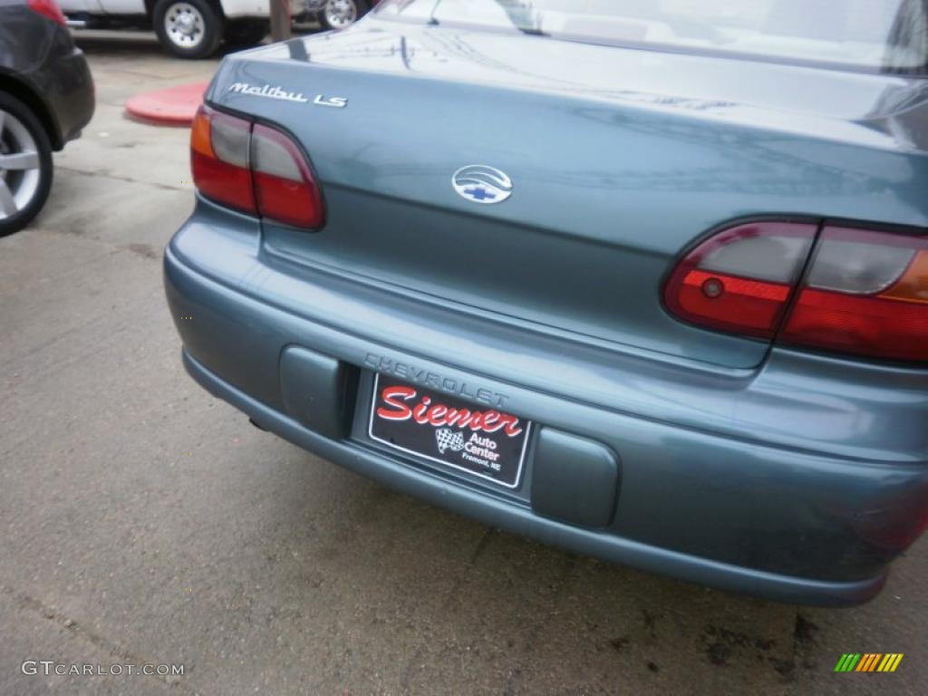 1999 Malibu LS Sedan - Medium Opal Blue Metallic / Medium Gray photo #22