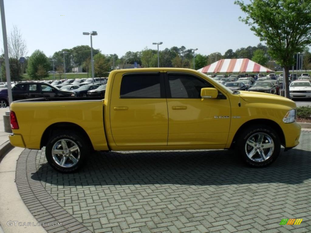 2009 Ram 1500 Sport Crew Cab - Detonator Yellow / Dark Slate/Medium Graystone photo #6