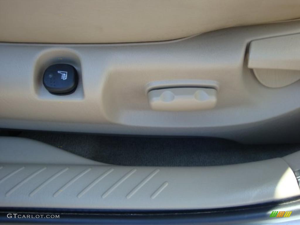 2006 Mariner Premier 4WD - Oxford White / Pebble/Light Parchment photo #16