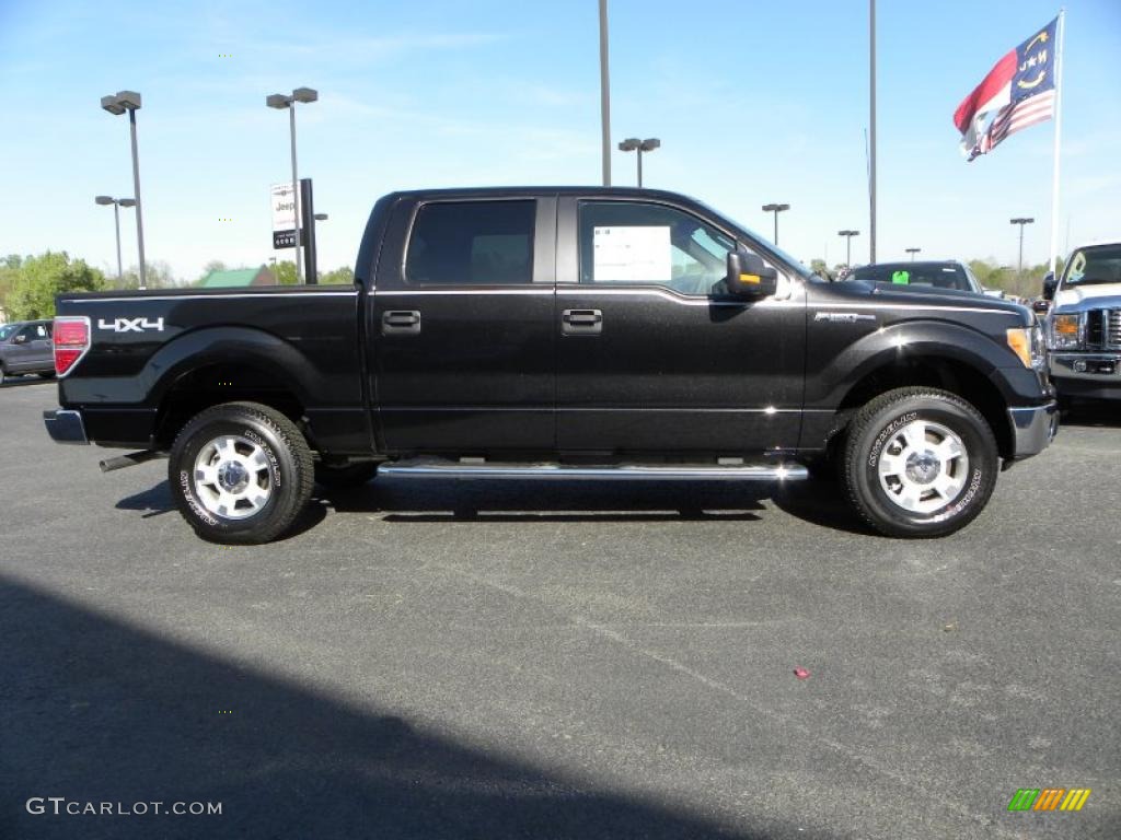 2010 F150 XLT SuperCrew 4x4 - Tuxedo Black / Medium Stone photo #2