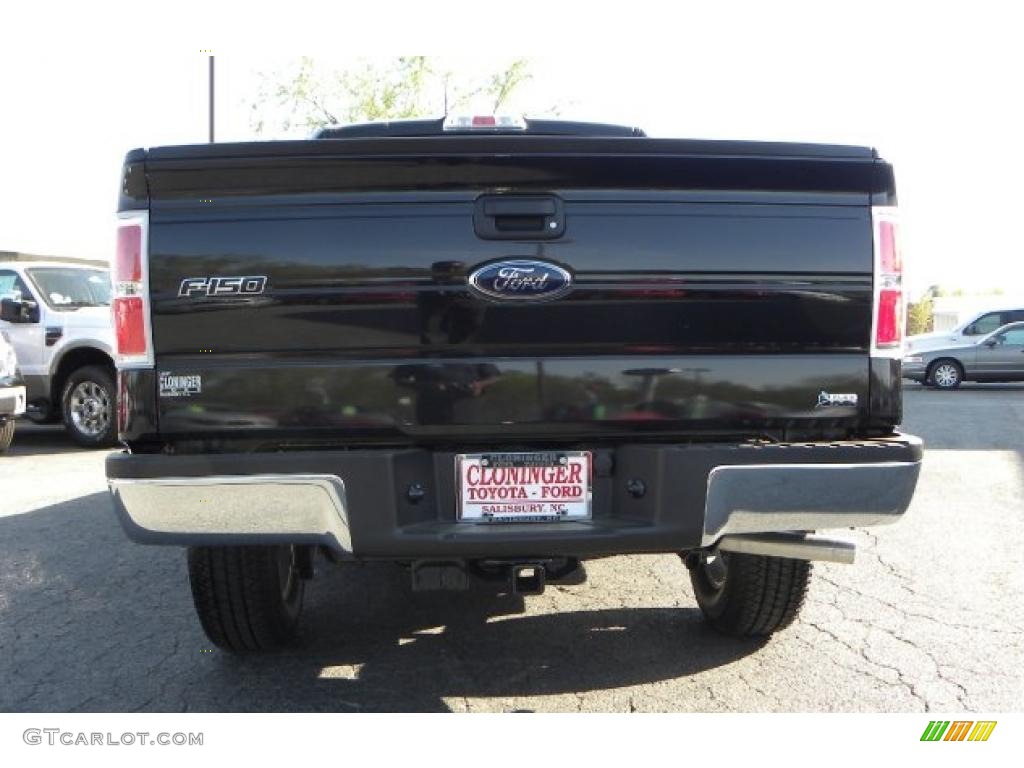 2010 F150 XLT SuperCrew 4x4 - Tuxedo Black / Medium Stone photo #4