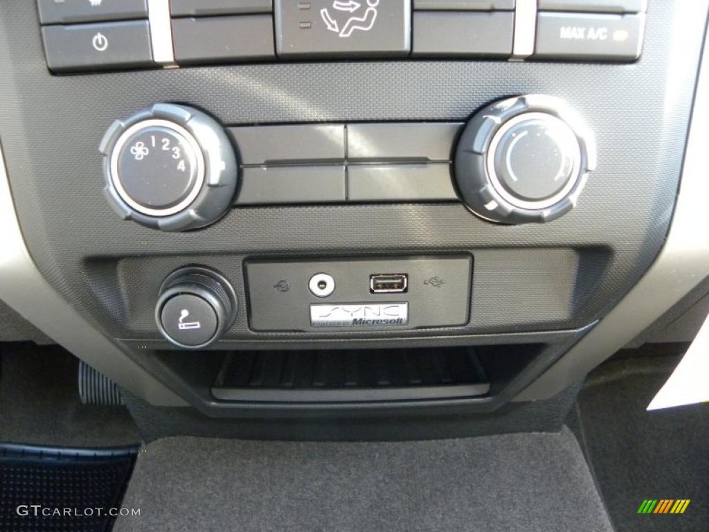 2010 F150 XLT SuperCrew 4x4 - Tuxedo Black / Medium Stone photo #24