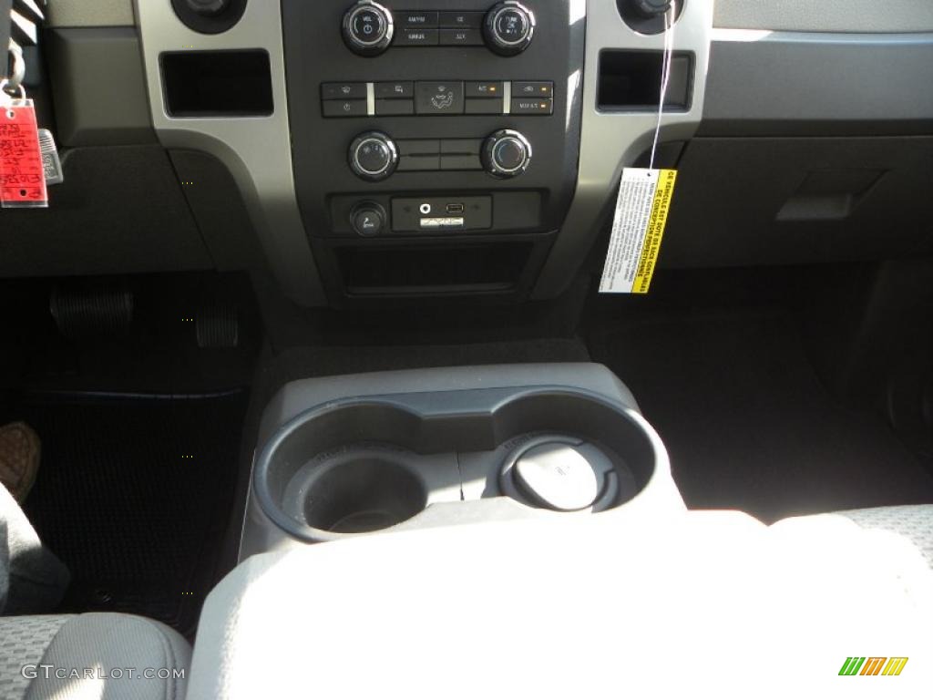 2010 F150 XLT SuperCrew 4x4 - Tuxedo Black / Medium Stone photo #25