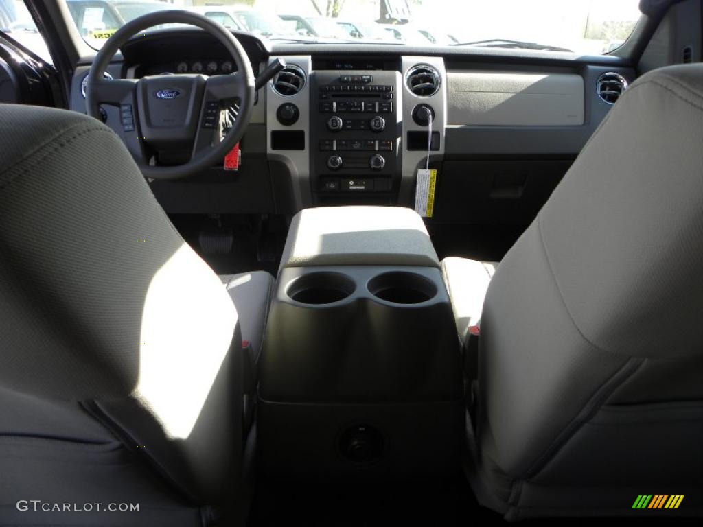 2010 F150 XLT SuperCrew 4x4 - Tuxedo Black / Medium Stone photo #30