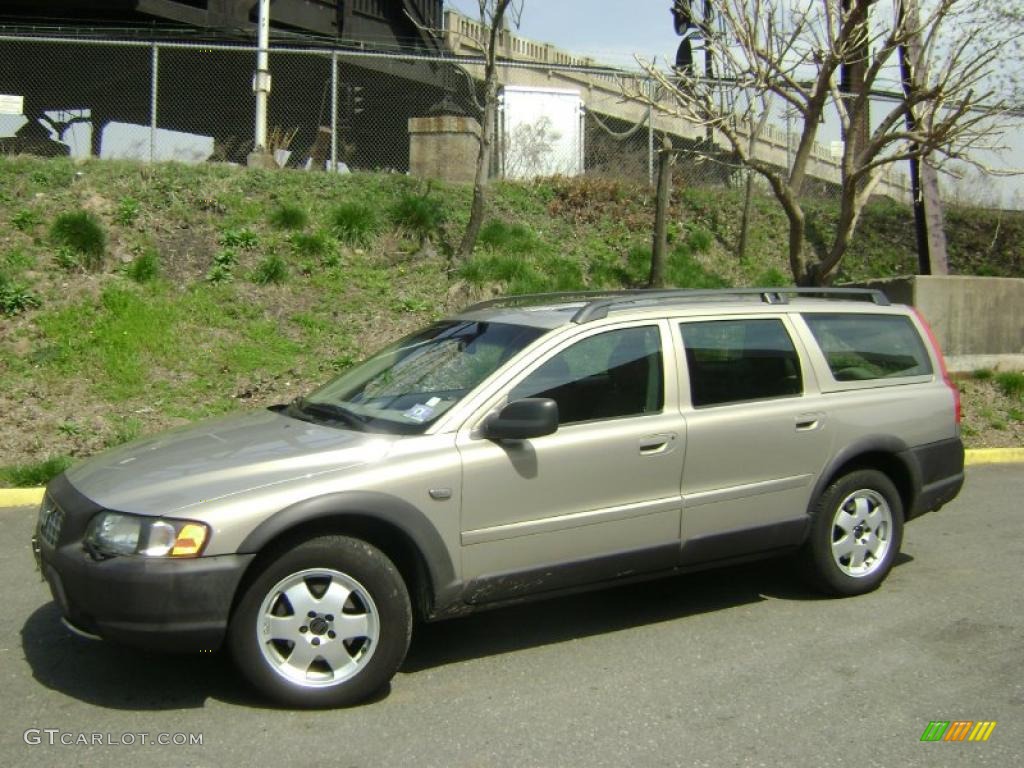 2001 V70 XC AWD - Moondust / Graphite photo #1