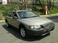 2001 Moondust Volvo V70 XC AWD  photo #4