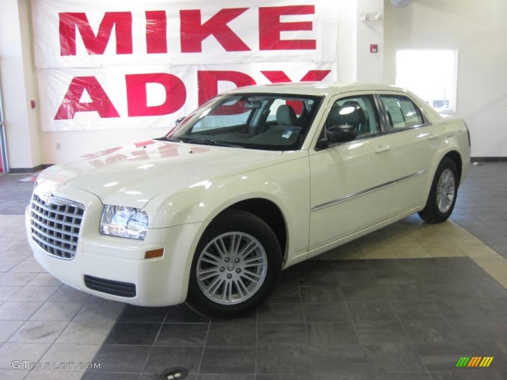 Cool Vanilla White Chrysler 300