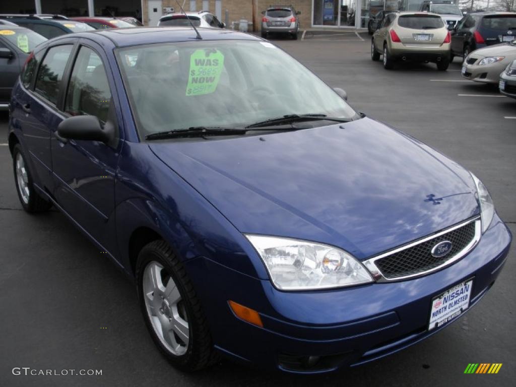 2005 Focus ZX5 SES Hatchback - Sonic Blue Metallic / Dark Flint/Light Flint photo #3