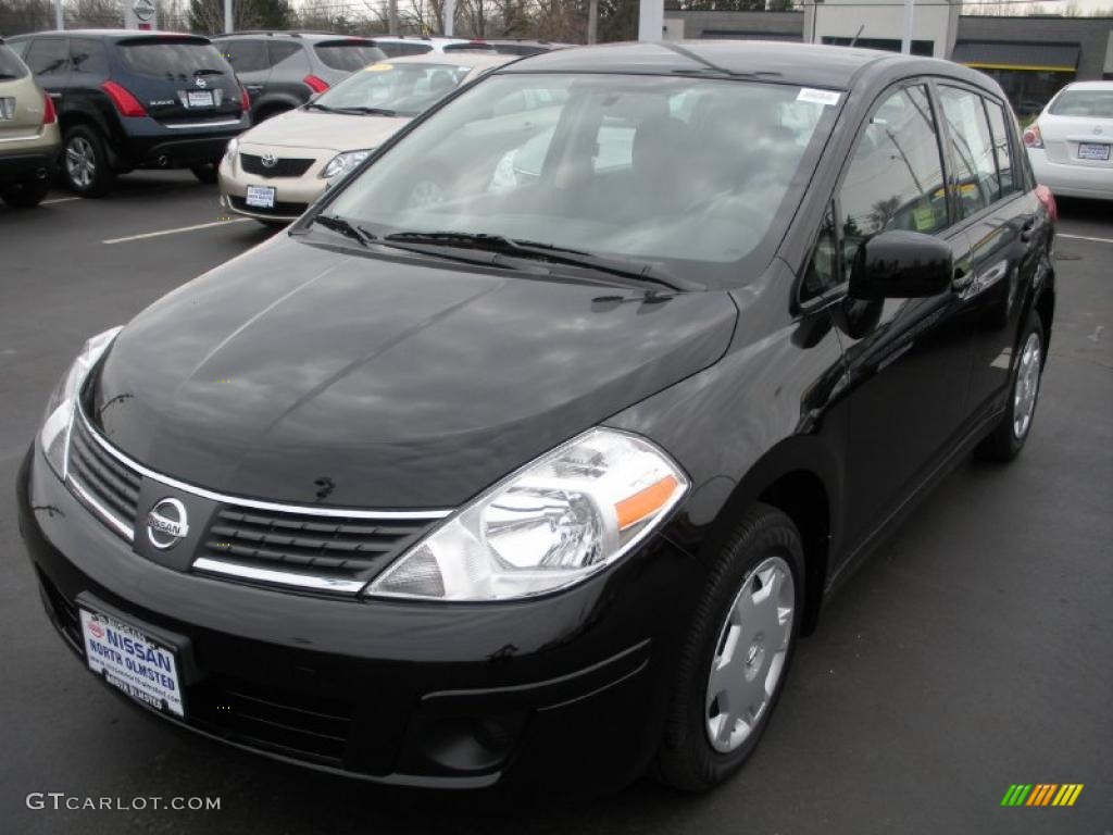 2009 Versa 1.8 S Hatchback - Super Black / Charcoal photo #1