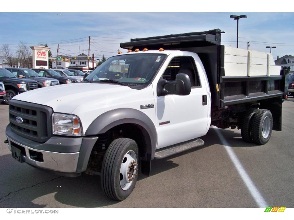 2005 F550 Super Duty XL Regular Cab 4x4 Chassis Dump Truck - Oxford White / Medium Flint photo #1