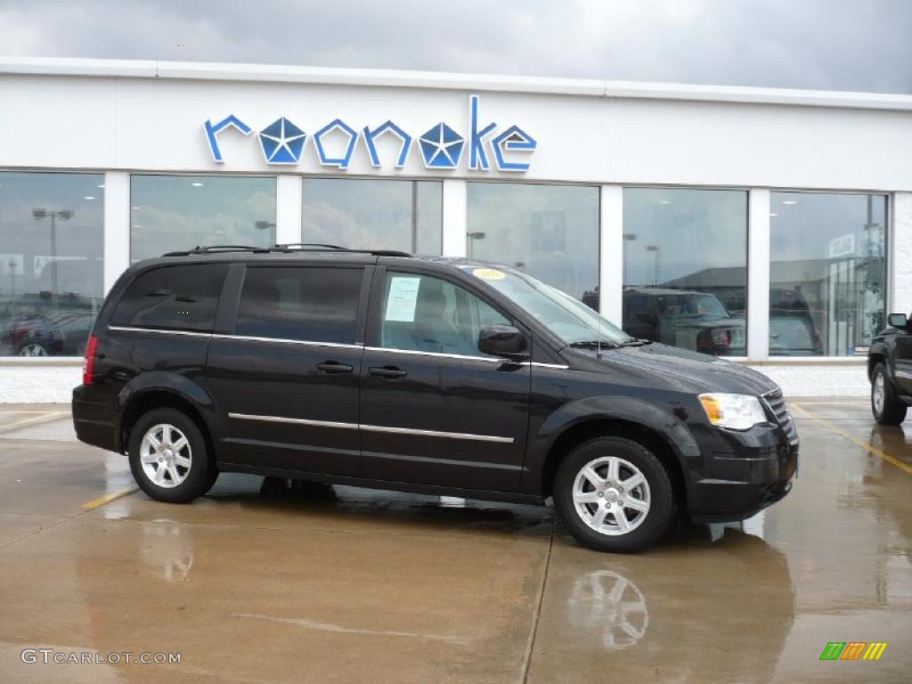 Brilliant Black Crystal Pearl Chrysler Town & Country