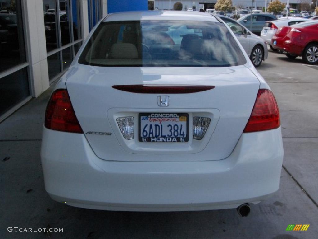 2007 Accord LX Sedan - Taffeta White / Ivory photo #4