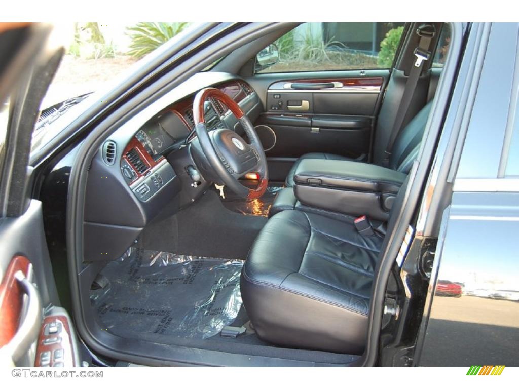 2004 Town Car Ultimate - Black / Black photo #5