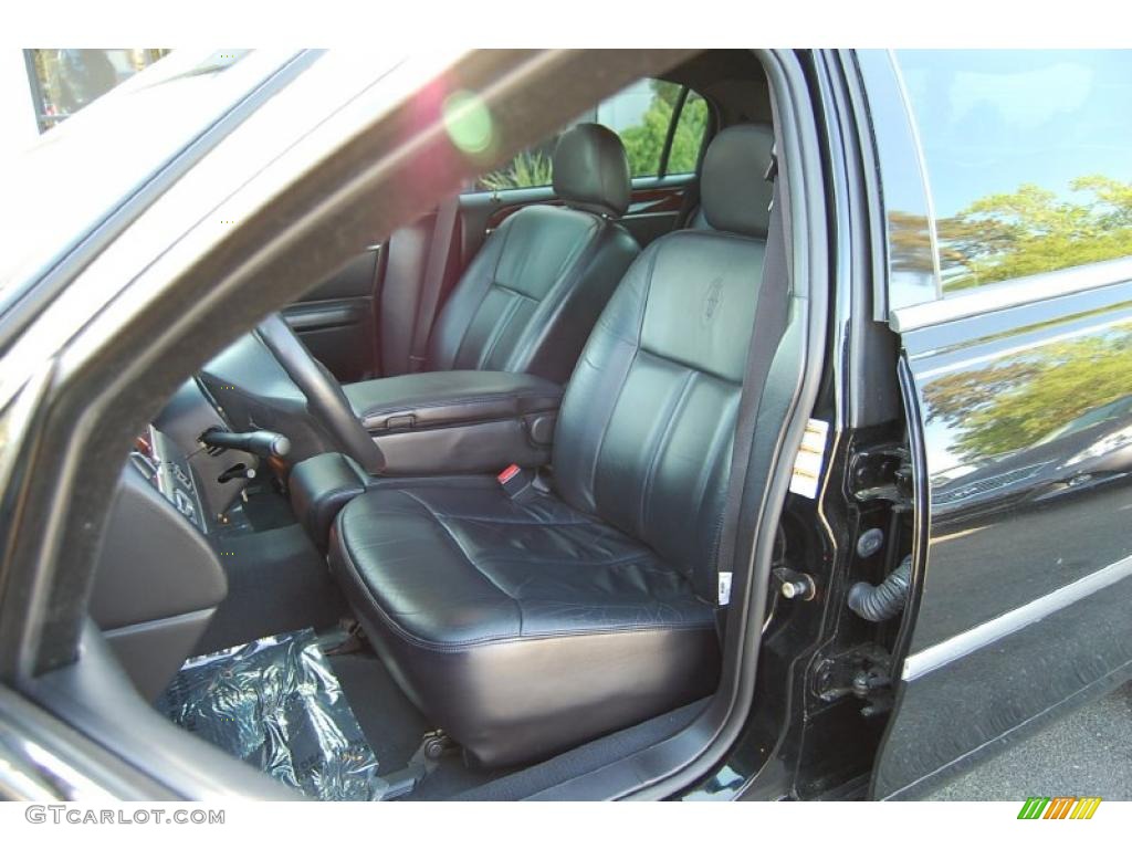 2004 Town Car Ultimate - Black / Black photo #6