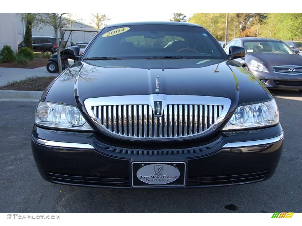 2004 Town Car Ultimate - Black / Black photo #14