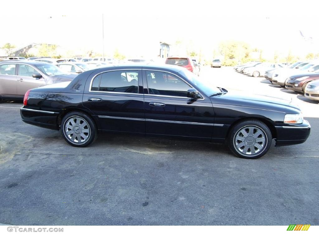 2004 Town Car Ultimate - Black / Black photo #15