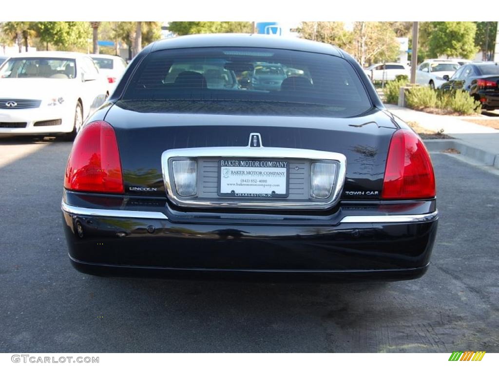 2004 Town Car Ultimate - Black / Black photo #17