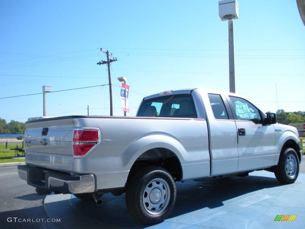 2010 F150 XL SuperCab - Ingot Silver Metallic / Medium Stone photo #3