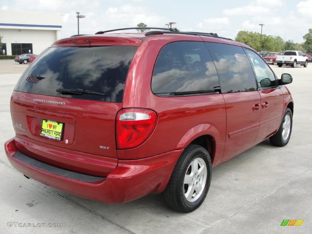 2007 Grand Caravan SXT - Inferno Red Crystal Pearl / Medium Slate Gray photo #3