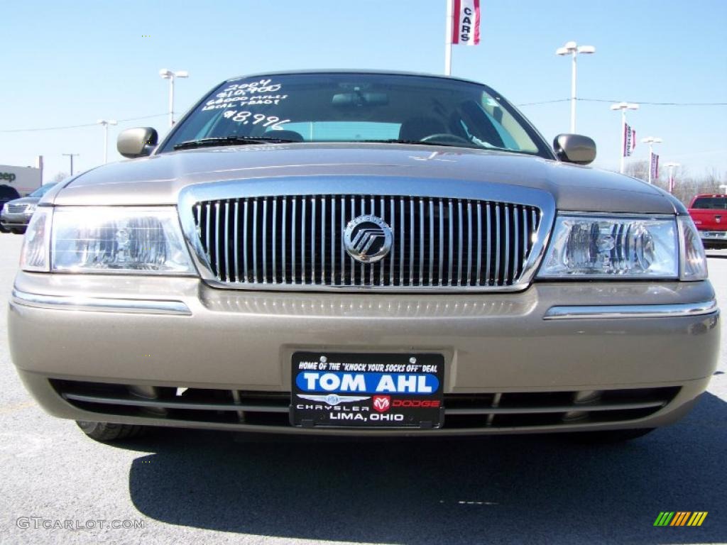 2004 Grand Marquis GS - Arizona Beige Metallic / Medium Parchment photo #3