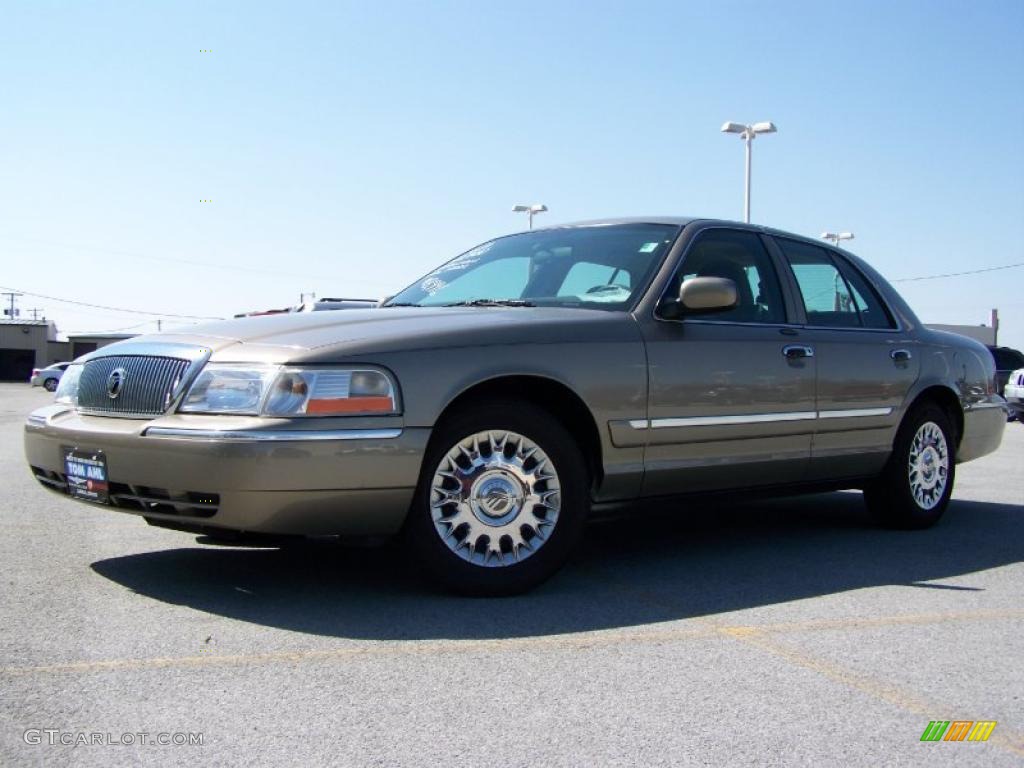 2004 Grand Marquis GS - Arizona Beige Metallic / Medium Parchment photo #5