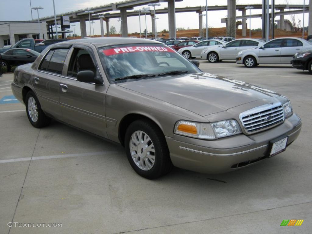 2003 Crown Victoria LX - Gold Ash Metallic / Medium Parchment photo #2