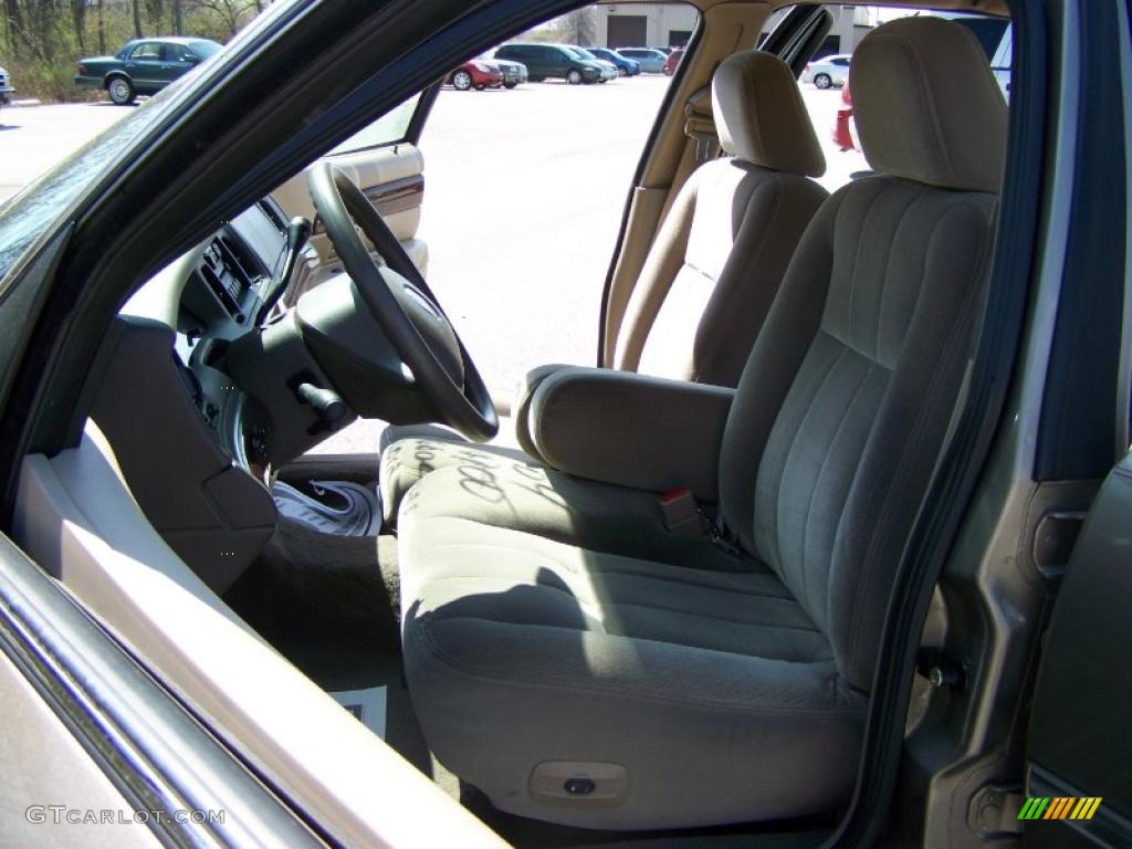 2004 Grand Marquis GS - Arizona Beige Metallic / Medium Parchment photo #9