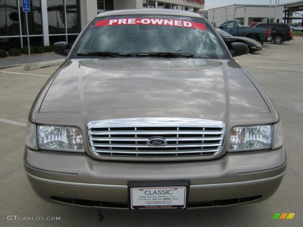 2003 Crown Victoria LX - Gold Ash Metallic / Medium Parchment photo #5